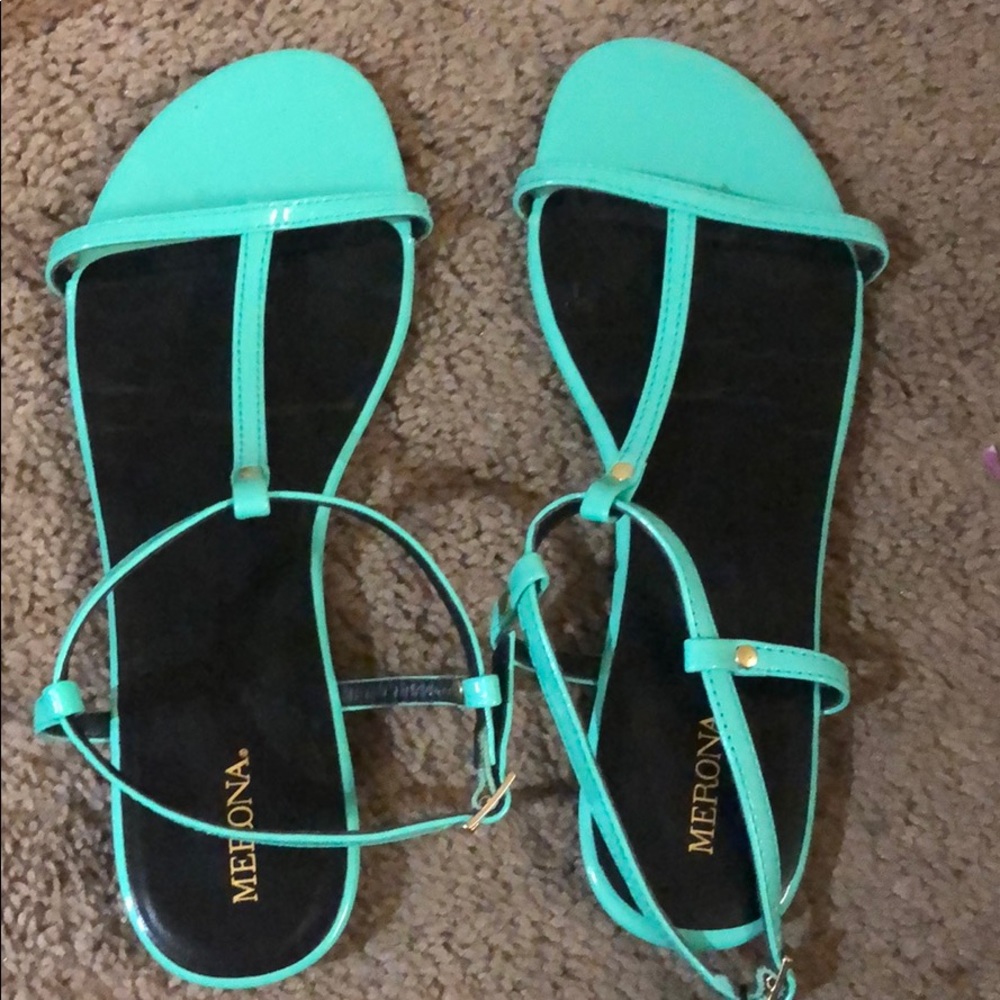 Merona size 9 turquoise sandals!